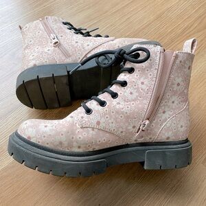 Girls Floral Print Lug Sole Lace-Up Zipper Boot.